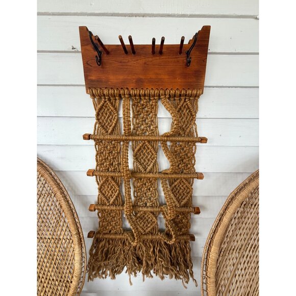 Vintage 1970s Boho Wood Jute Macarame' Wall Hanging With Hooks - Picture 16 of 16